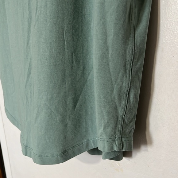 Lululemon tank - Picture 6 of 10